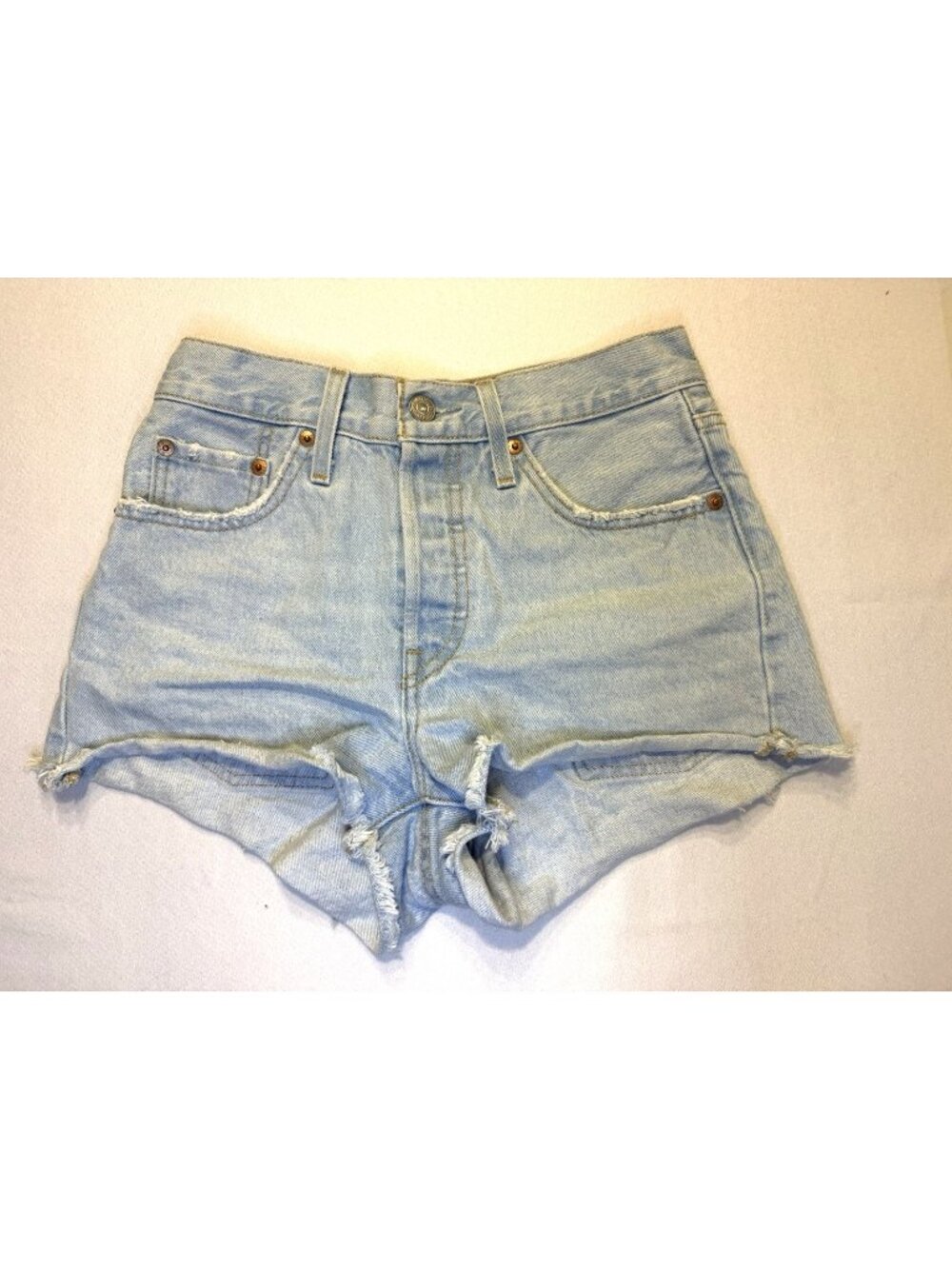 Levi’s 501 Women’s Cut Off Denim Shorts Size 25 Light Wash Distressed Mid Rise